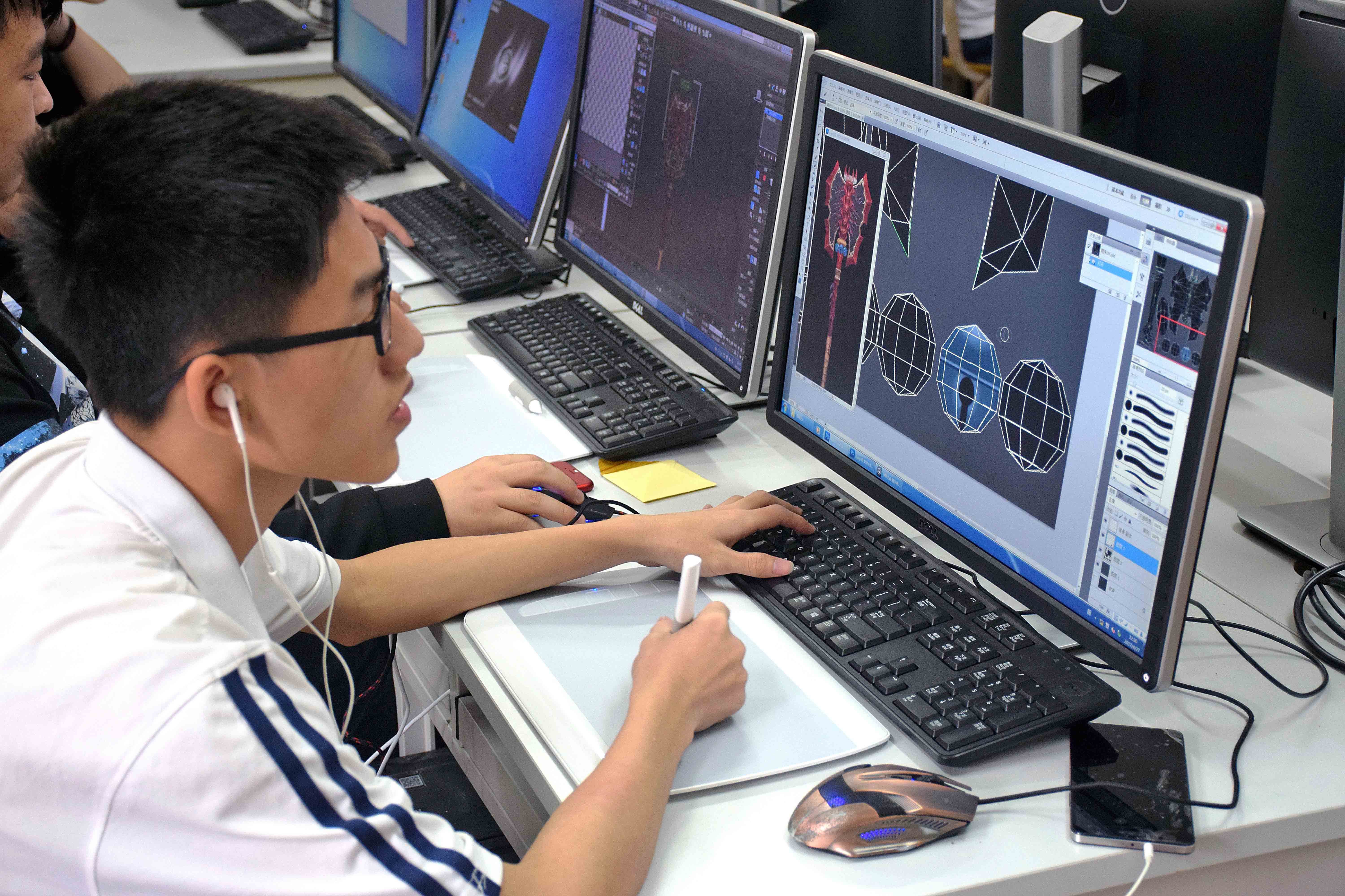 计算机动画制作游戏美工方向高技高中起点三年